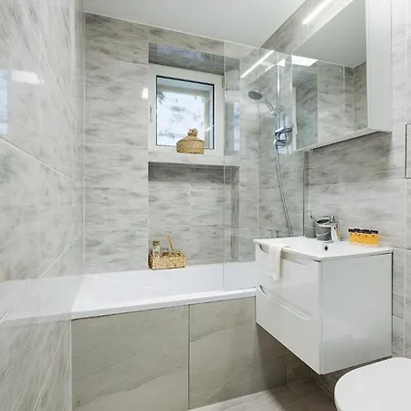 Emilii Plater 55 Center 3 Bedrooms Living Balcony Warsaw