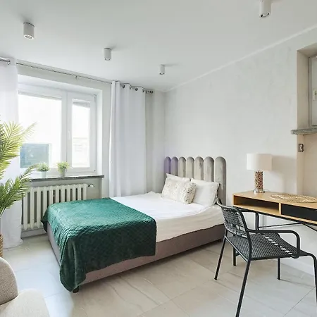 Emilii Plater 55 Center 3 Bedrooms Living Balcony Apartment Warsaw