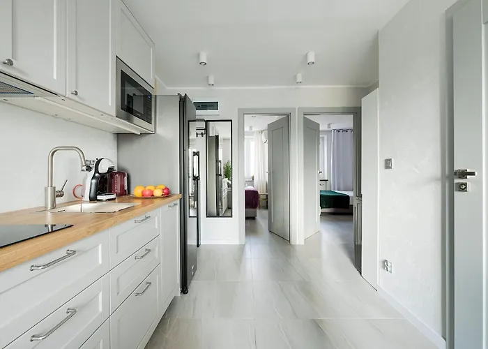 Emilii Plater 55 Center 3 Bedrooms Living Balcony Apartment Warsaw