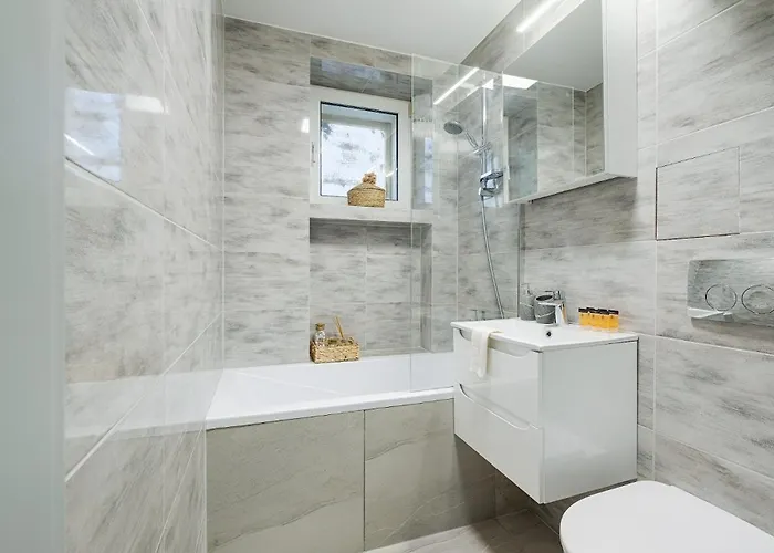 Emilii Plater 55 Center 3 Bedrooms Living Balcony Warsaw