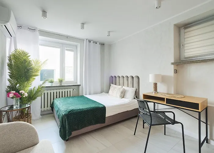 Emilii Plater 55 Center 3 Bedrooms Living Balcony Apartment Warsaw